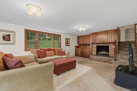 Living - 10 Oak Bend Rd, Poughkeepsie, NY 12603 photo 6 of 6