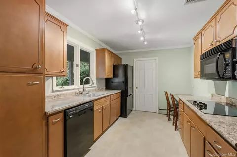 Kitchen - 10 Oak Bend Rd, Poughkeepsie, NY 12603 photo 1 of 3