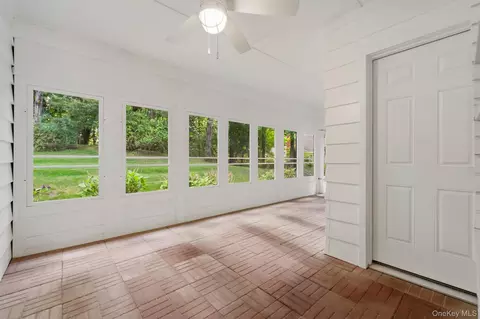 Exterior - 10 Oak Bend Rd, Poughkeepsie, NY 12603 photo 3 of 12