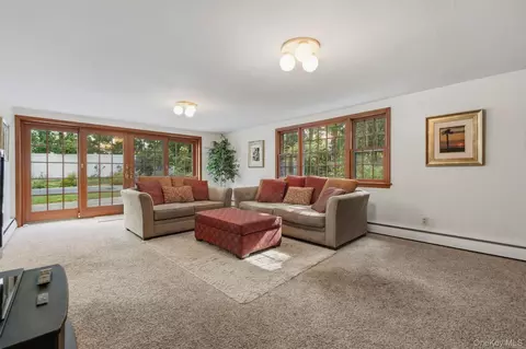 Living - 10 Oak Bend Rd, Poughkeepsie, NY 12603 photo 4 of 6