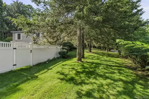 Exterior - 10 Oak Bend Rd, Poughkeepsie, NY 12603 photo 8 of 12
