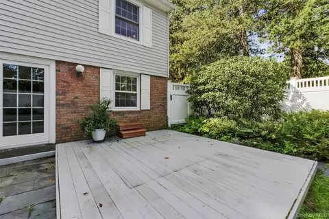 Exterior - 10 Oak Bend Rd, Poughkeepsie, NY 12603 photo 7 of 12