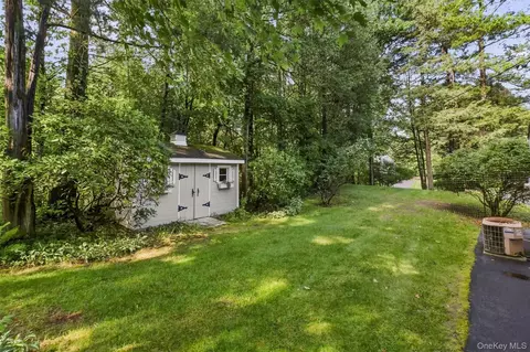 Exterior - 10 Oak Bend Rd, Poughkeepsie, NY 12603 photo 12 of 12