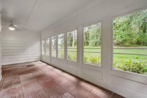 Exterior - 10 Oak Bend Rd, Poughkeepsie, NY 12603 photo 5 of 12