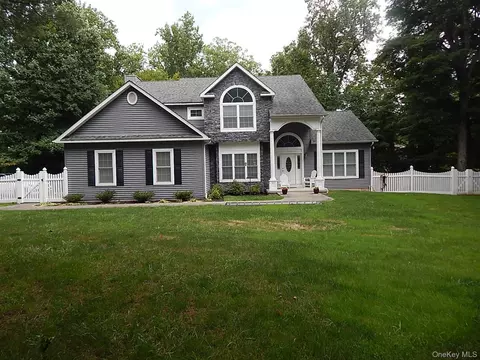 220 N Little Tor Rd, Clarkstown, NY 10956
