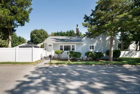 51 Norwood Ave, Port Jefferson Station, NY 11776