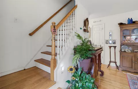 Entry Way - 43 James Rd, Monroe, NY 10950 photo 3 of 5