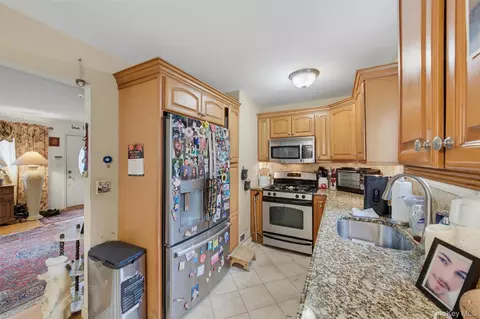 Entry Way - 43 James Rd, Monroe, NY 10950 photo 4 of 5