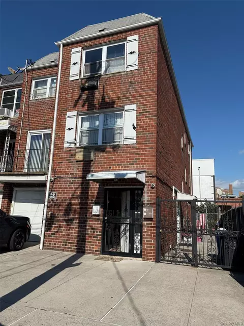 151-17 82nd St, New York, NY 11414