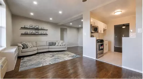 20 Wendell St #19F, Hempstead, NY 11550