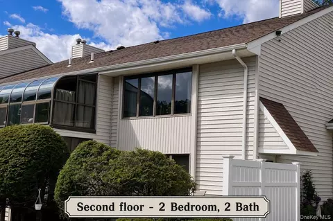 20 Laurel Ave #60, East Islip, NY 11730