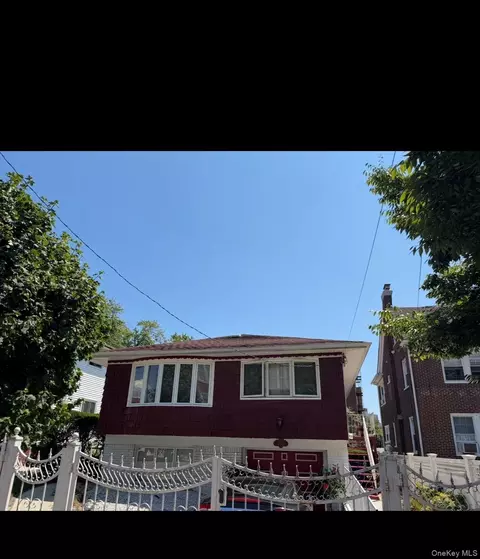 552 Briar Pl, Far Rockaway, NY 11691
