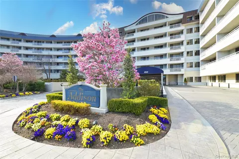 100 Harbor View Dr #630, North Hempstead, NY 11050