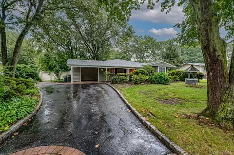 15 Longhorn Ln, Setauket, NY 11733