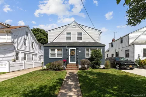 529 7th Ave, North Hempstead, NY 11040
