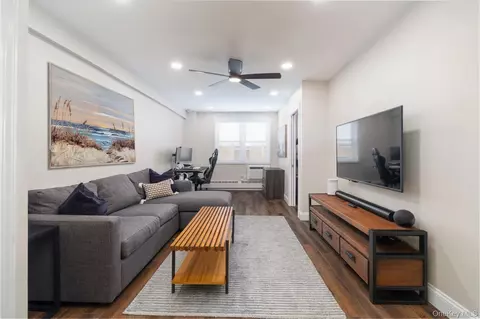 370 W Broadway #3M, Long Beach, NY 11561