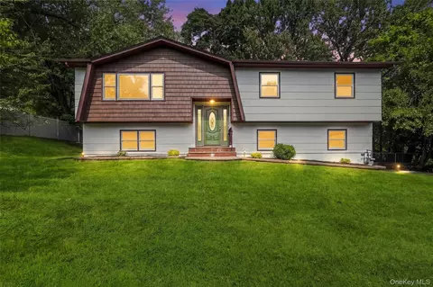2 Deborah Ln, Clarkstown, NY 10989
