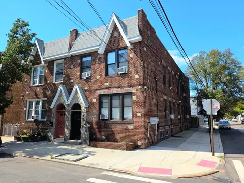 70-02 69th St, Glendale, NY 11385