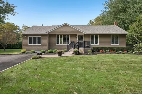 18 Gunther Dr, East Northport, NY 11731
