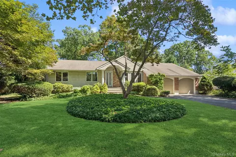 5 Kenny St, Hauppauge, NY 11788