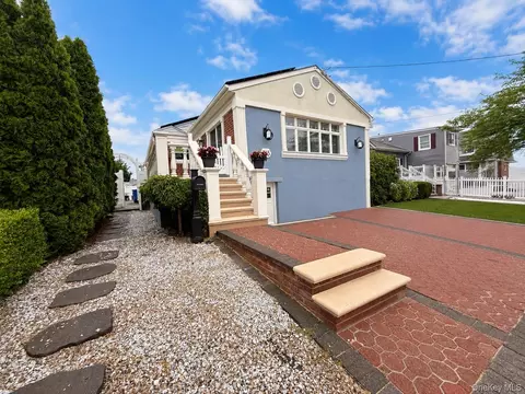 515 Beach 139th St, Rockaway Park, NY 11694