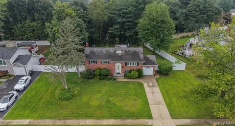 12 Bennington Pl, Wyandanch, NY 11798