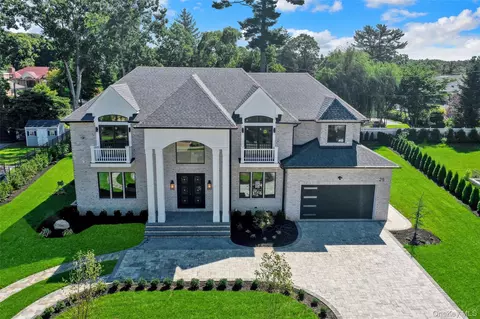 25 Hemlock Ln, North Hempstead, NY 11577