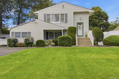 224 Holbrook Ave, Lake Ronkonkoma, NY 11779