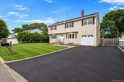 35 Colony Rd, Port Jefferson Station, NY 11776