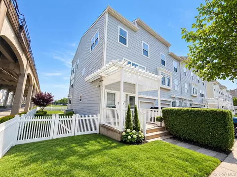 252 Beach Breeze Pl, New York, NY 11692