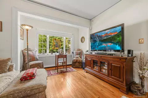 Living - 61 E Maple Ave, Ramapo, NY 10901 photo 5 of 6