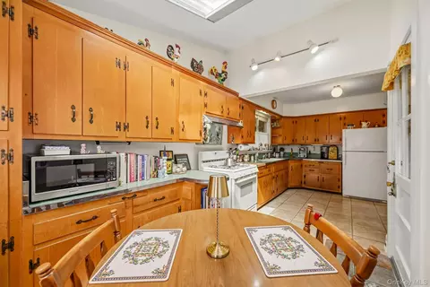Kitchen - 61 E Maple Ave, Ramapo, NY 10901 photo 3 of 4