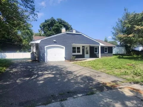 73 Morton St, Port Jefferson Station, NY 11776