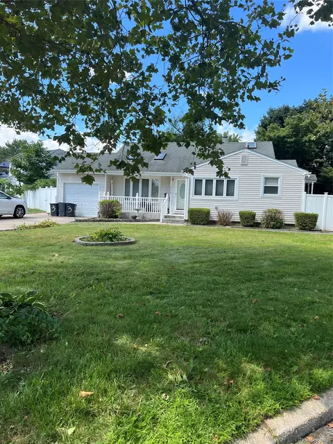 326 Lincoln Ave, Brentwood, NY 11717
