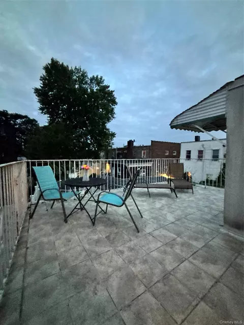 Exterior - 3614 Paulding Ave, New York, NY 10469 photo 5 of 10