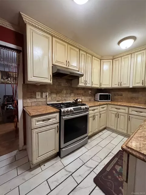 Kitchen - 3614 Paulding Ave, New York, NY 10469 photo 2 of 4
