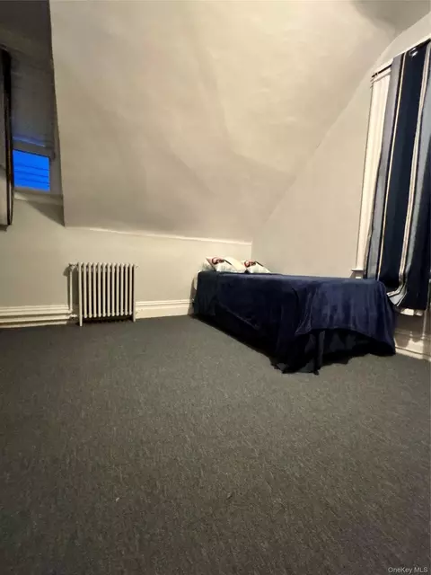 Bedroom - 3614 Paulding Ave, New York, NY 10469 photo 4 of 7