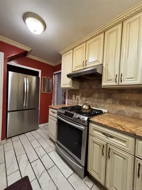 Kitchen - 3614 Paulding Ave, New York, NY 10469 photo 4 of 4