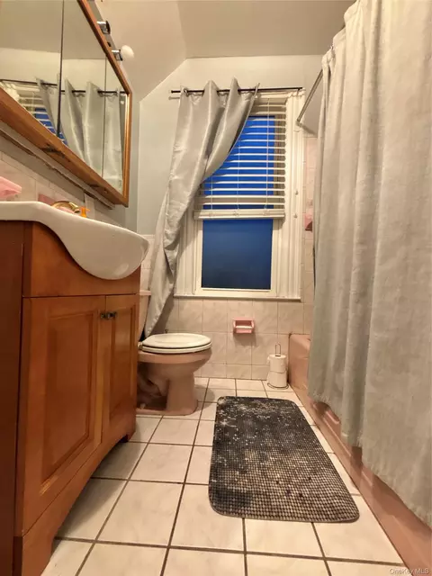 Bath - 3614 Paulding Ave, New York, NY 10469 photo 2 of 3