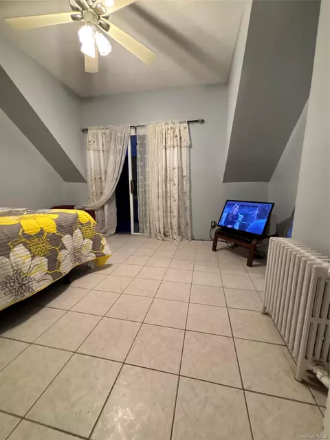 Bedroom - 3614 Paulding Ave, New York, NY 10469 photo 6 of 7