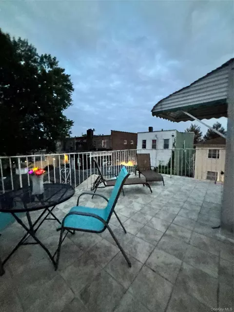 Exterior - 3614 Paulding Ave, New York, NY 10469 photo 8 of 10