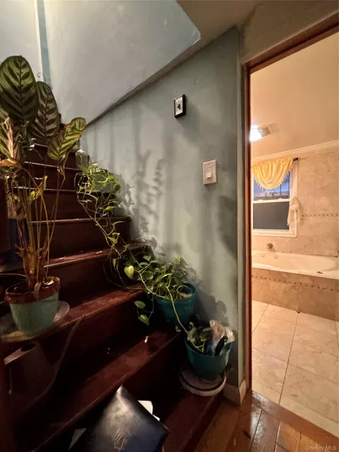 Entry Way - 3614 Paulding Ave, New York, NY 10469 photo 3 of 6