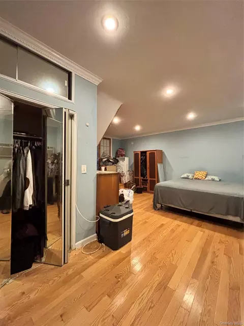 Bedroom - 3614 Paulding Ave, New York, NY 10469 photo 3 of 7
