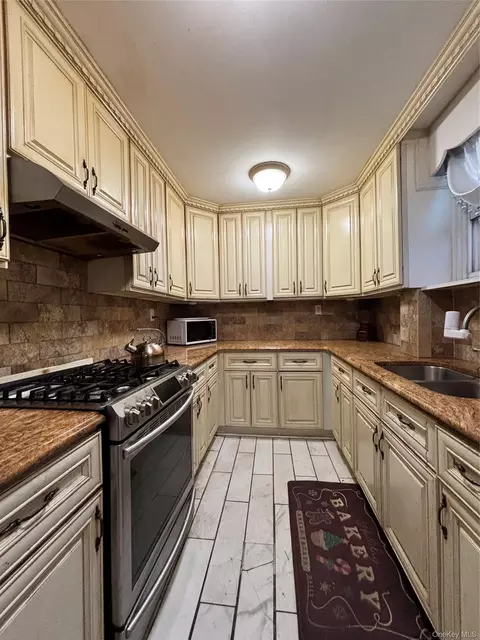 Kitchen - 3614 Paulding Ave, New York, NY 10469 photo 1 of 4