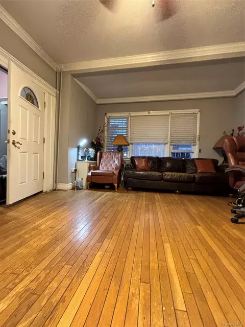 Living - 3614 Paulding Ave, New York, NY 10469 photo 2 of 2