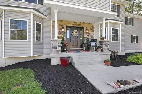 Exterior - 112 Elise Dr, Wallkill, NY 10941 photo 3 of 4