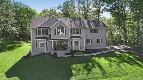 Exterior - 112 Elise Dr, Wallkill, NY 10941 photo 4 of 4