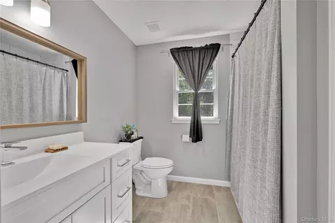 Bath - 112 Elise Dr, Wallkill, NY 10941 photo 4 of 4