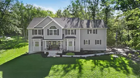 Exterior - 112 Elise Dr, Wallkill, NY 10941 photo 2 of 4