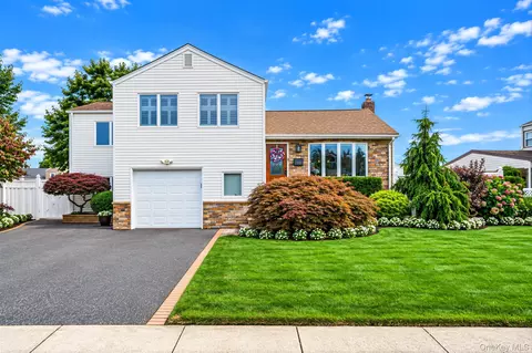 464 N Atlanta Ave, North Massapequa, NY 11758